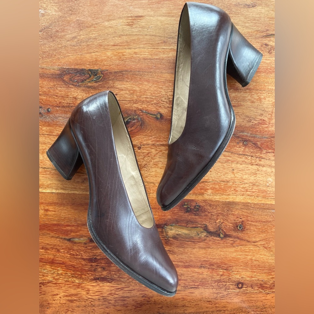 Vintage leather pumps